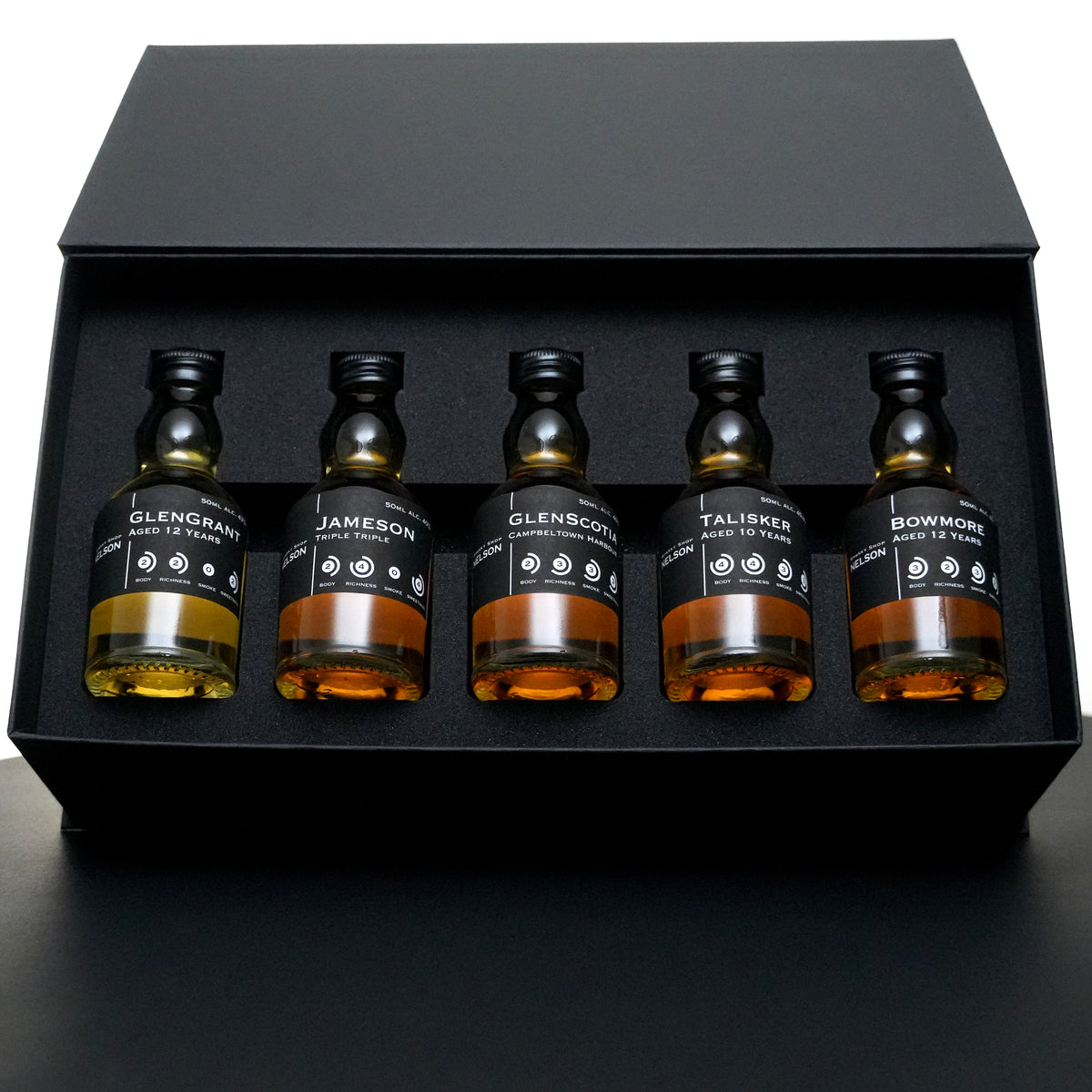 黒い専用箱に収めたハイボール向けウイスキー50ml 5本の飲み比べギフトセット